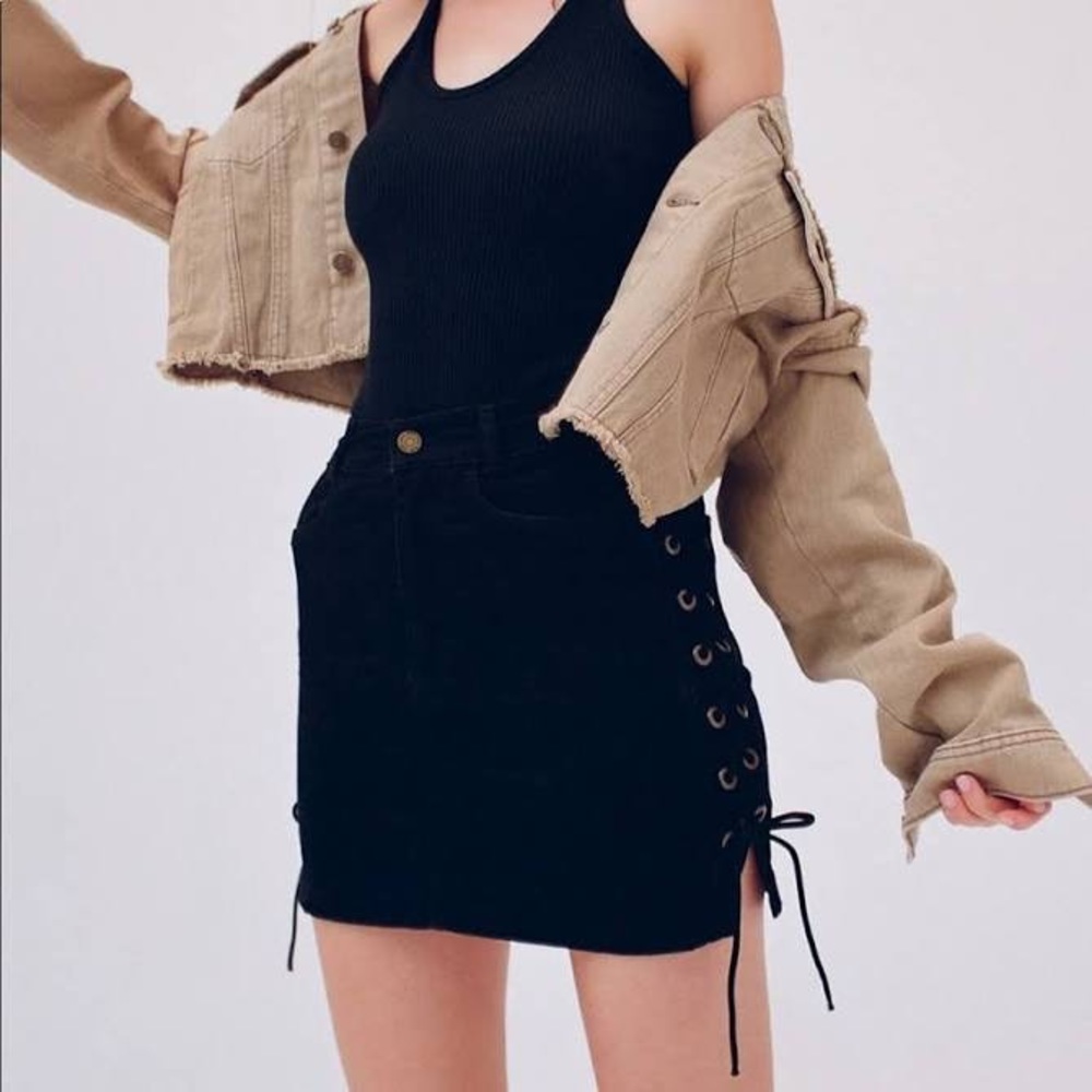 ⭐️ Urban outfitters black skirt